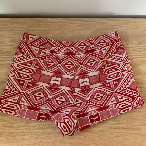 Mid-rise Forever 21 Shortts - Picture 2 of 3